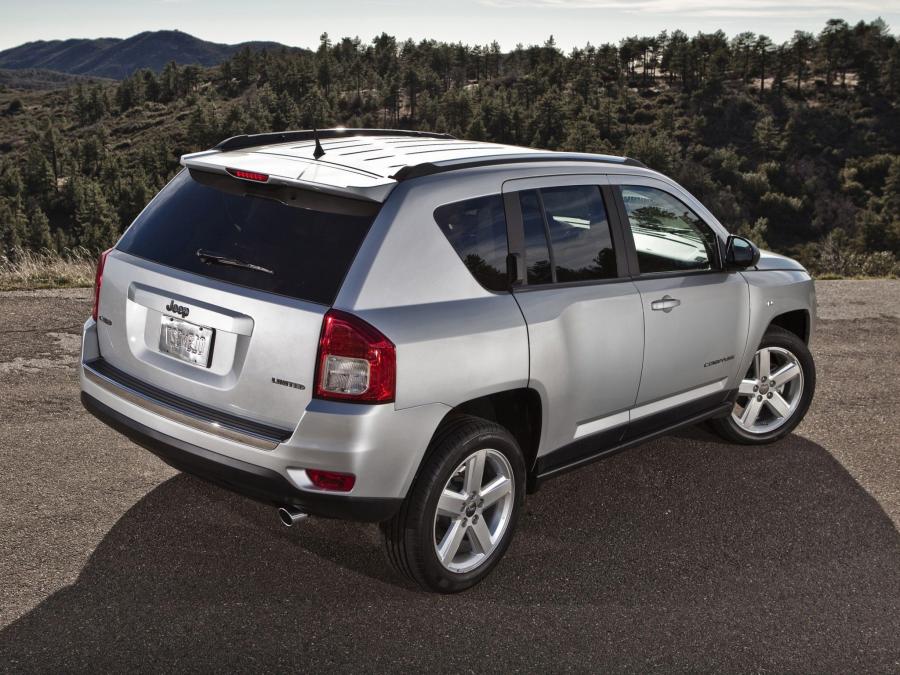  Jeep Compass 2010 года  (фото 11 из 17)